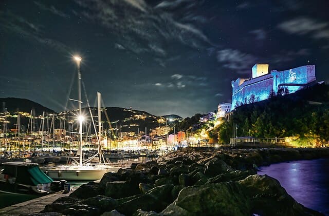 Veduta del Golfo dei Poeti e di La Spezia dal borgo di Lerici
