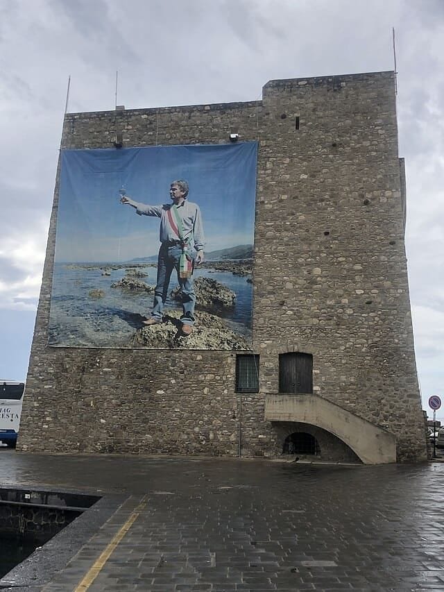 Sul porto di Acciaroli, splendido borgo campano.