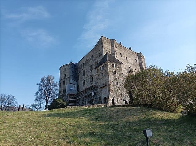 Borgo Valsugana, l'imponente Castel Pergine.