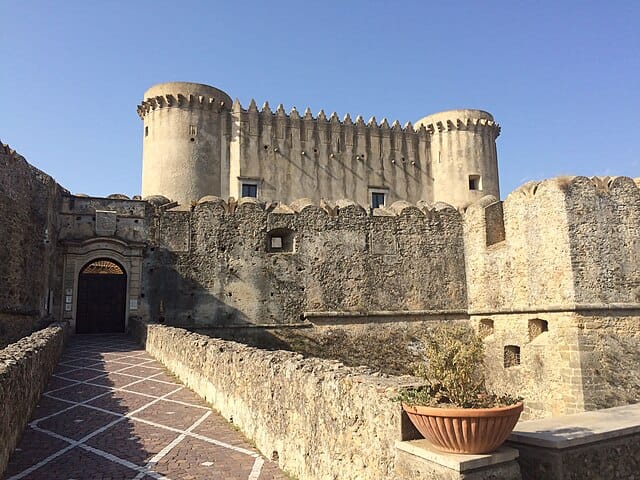 Il maestoso Castello di Santa Severina.