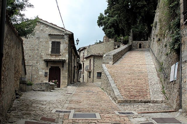 Uno scorcio di quotidianità di Civitella del Tronto.