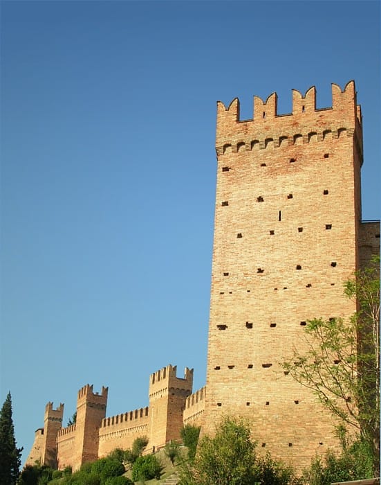 La torre Malatestiana del XII-XIV di Gradara (PU), Marche.