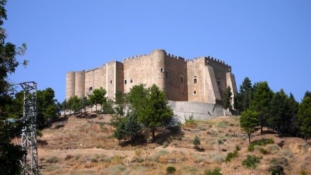 Una veduta del Castello del Malconsiglio di Miglionico.