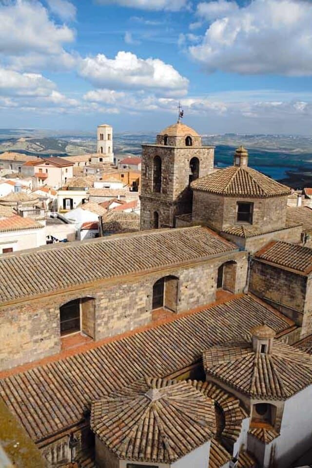 Lo splendido borgo di Miglionico vista dall'alto.