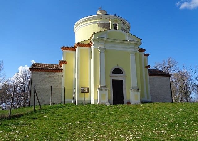 La Cappella Madonna della Neve di Ripalimosani.