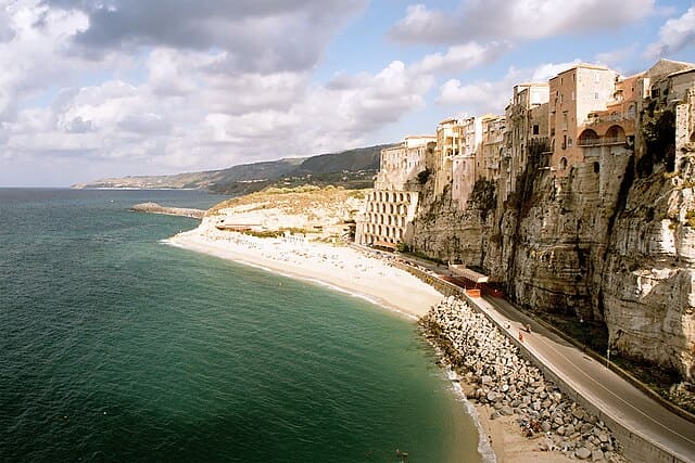 Una splendida veduta della costa tirrenica di Tropea.