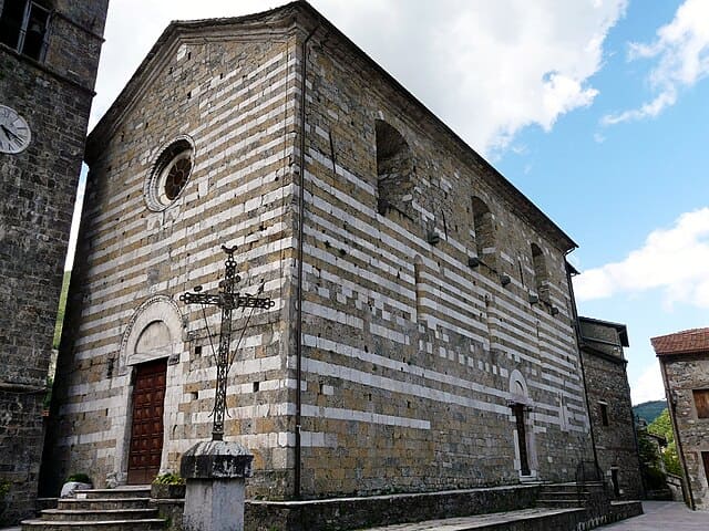 La bellissima Chiesa di San Regolo di Vagli Sotto.