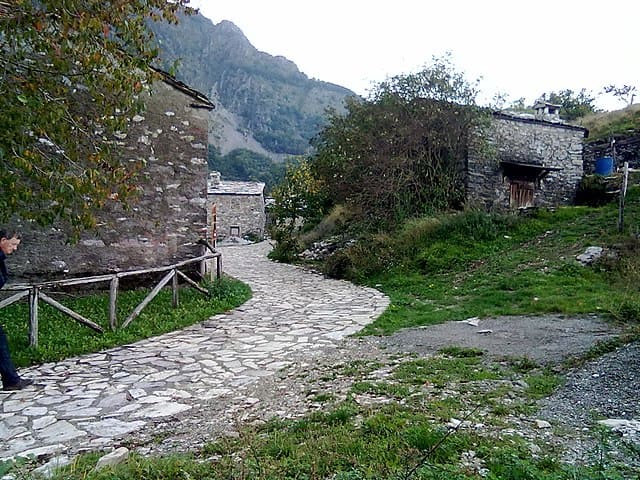 Uno scorcio quotidiano del bellssimo borgo di Vagli Sotto.