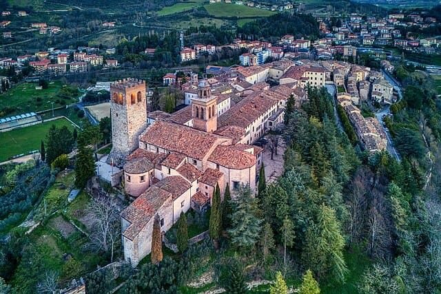 Nocera Umbra: panorama del borgo medievale con la torre del Campanaccio sul centro.