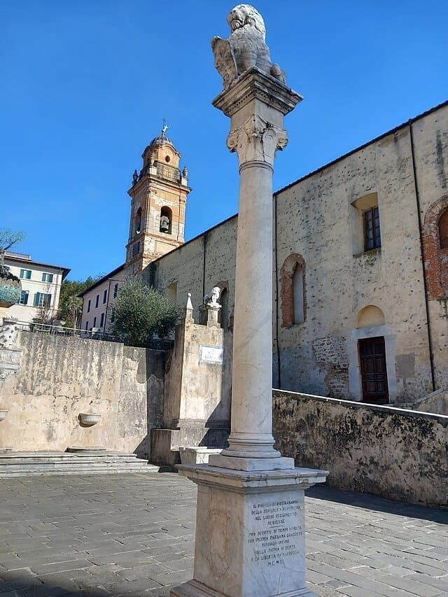 L'Obelisco di Pietrasanta.