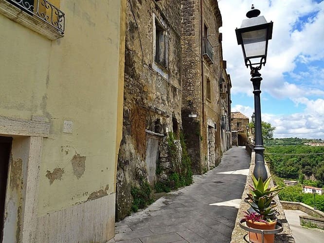 Veduta panoramica del borgo medievale di Sant'Agata de' Goti Benevento