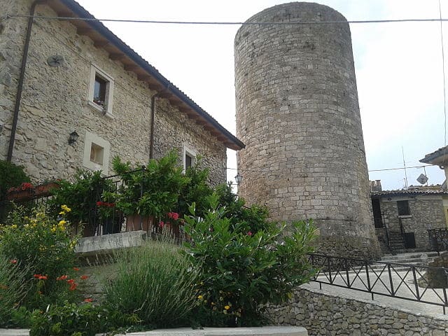 La maestosa Torre Medievale di Santa Jona.
