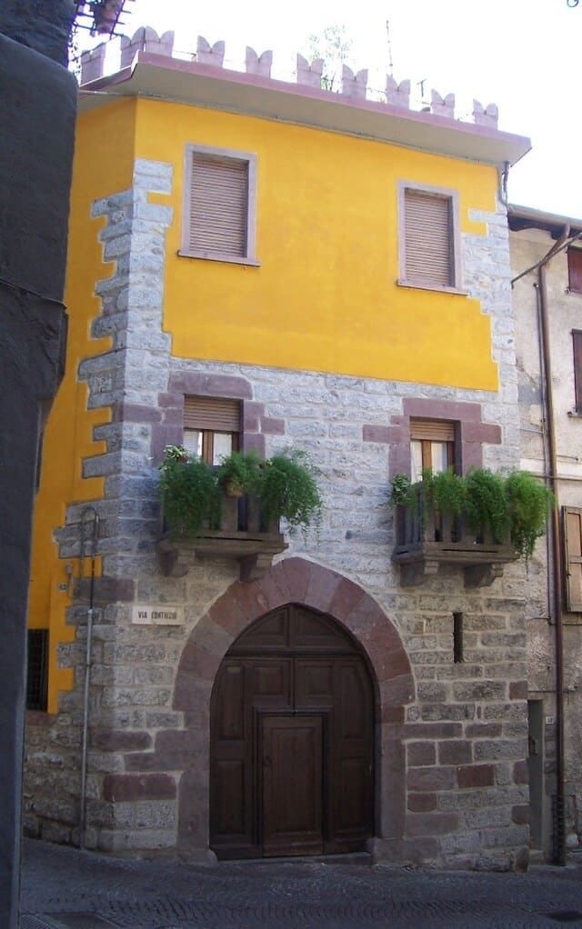 Vita quotidiana nel bellissimo borgo di Bienno.