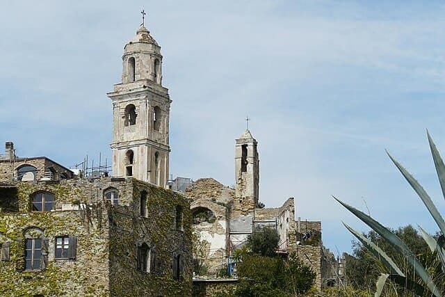 Il Campanile miracolato di Bussana Vecchia.