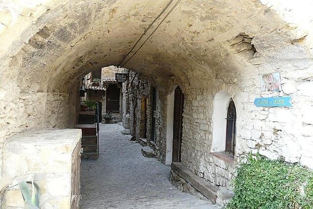 Uno scorcio del centro storico di Bussana Vecchia.