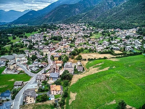 Veduta panoramica dello splendido borgo di Fénis.