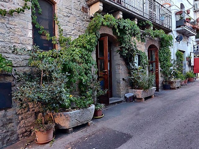 Antico quartiere saraceno dell'Arabata a Pietrapertosa, il comune più alto della Basilicata tra le rocce.
