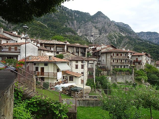 Un panorama di Poffabro.
