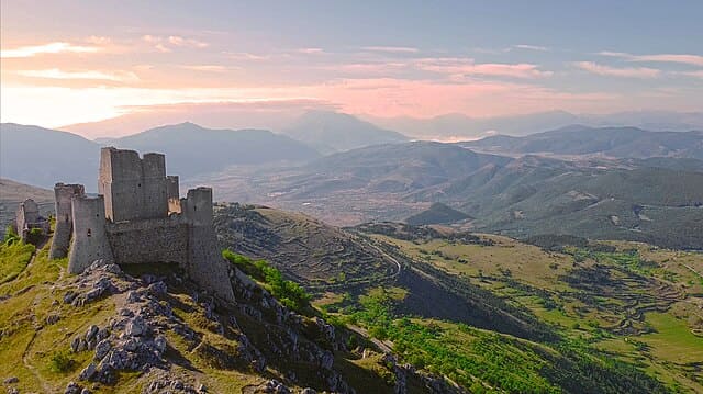 Una spettacolare veduta del Castello di Rocca Calascio.