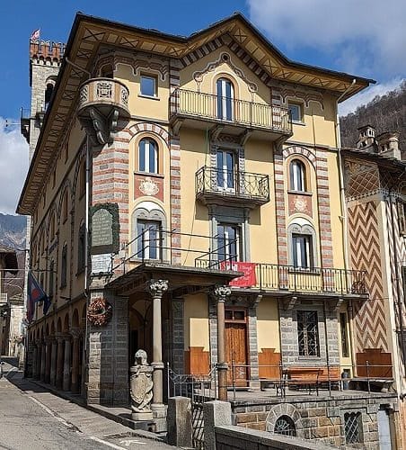 Lo strepitoso Municipio di Rosazza.