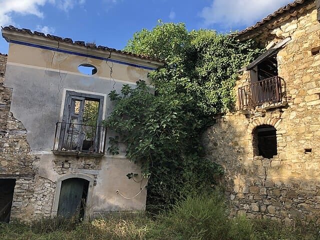 Un'immagine emblema della passata bellezza del borgo.