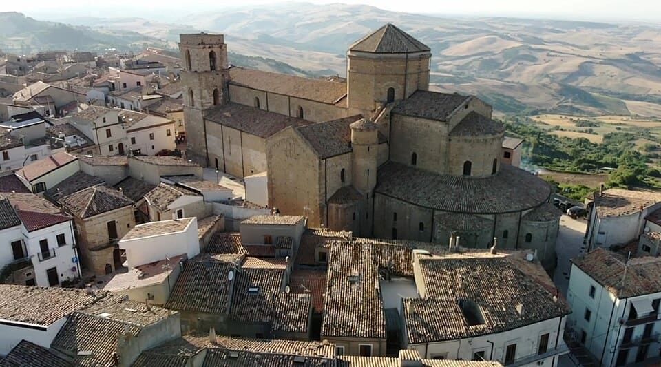 Veduta panoramica dall'alto di Acerenza, borgo medievale lucano