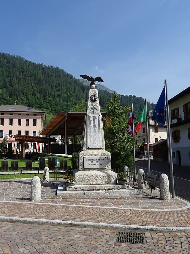 Monumento ai Caduti di Mezzano.