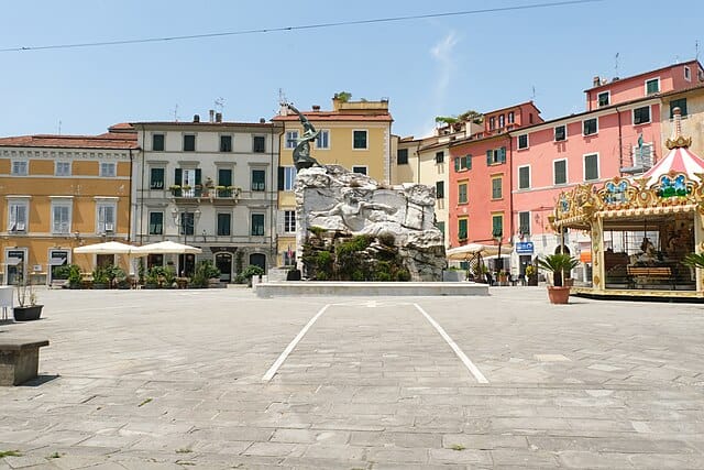 La favolosa Piazza di Sarzana.