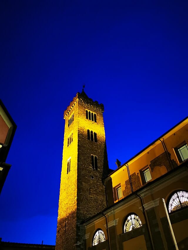 L'imponente Torre della Cattedrale di Sarzana.