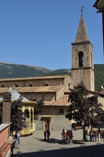 Veduta di Santa Maria dell'Annunziata di Scanno.