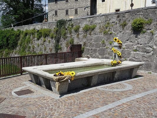 Scorci di vita quotidiana a Bondone: La Fontana.