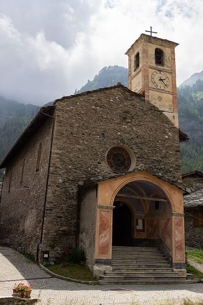 La Chiesa di San Lorenzo a Chianale.