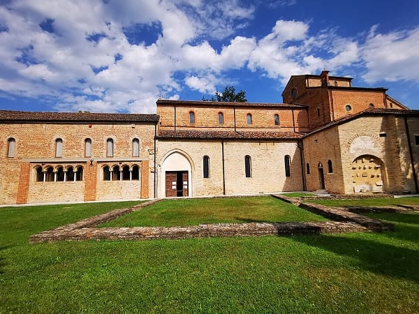 Veduta panoramica del borgo medievale di Cordovado e del Castello delle Rose