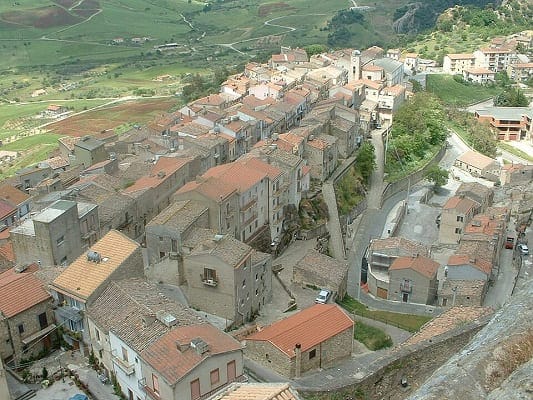 Splendido panorama dall'alto di Sperlinga.