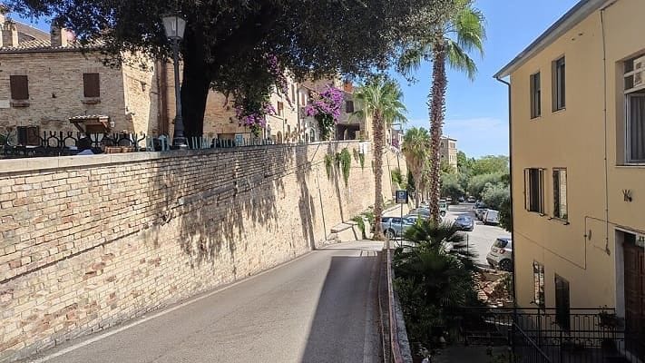 Una meravigliosa veduta delle Mura di Torre di Palme.