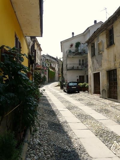 Una Via del Centro Storico di Compiano.