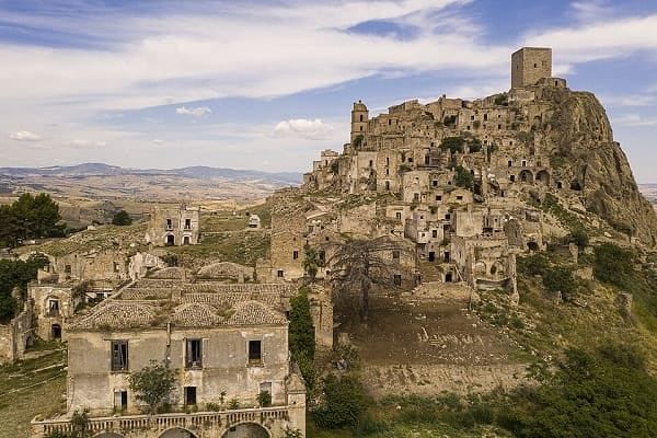 Una veduta "fantasma" di Craco.