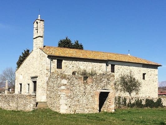Facciata esterna della Chiesa di Santa Maria di Tavella a Fagagna in Friuli