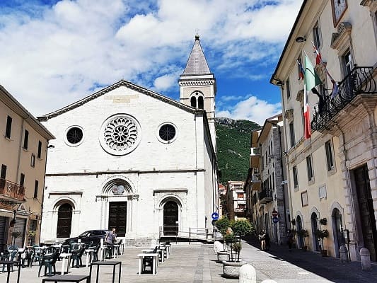 Il duomo di Gualdo Tadino.