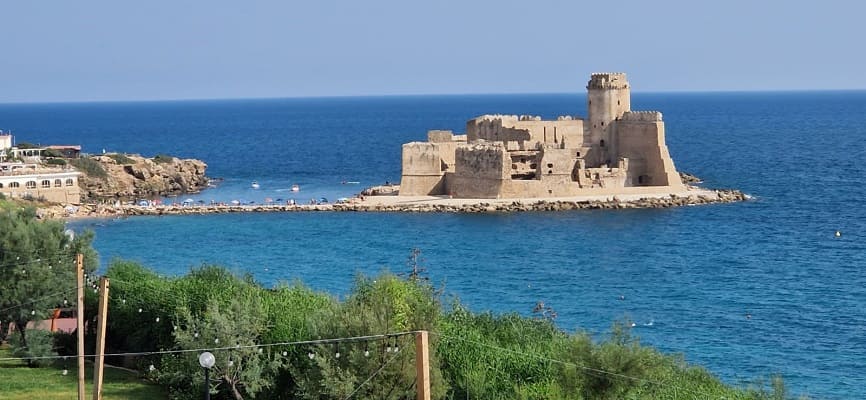 Una splendida vista del Castello Aragonese.
