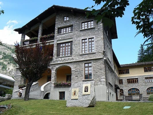 Il Municipio di Courmayeur.