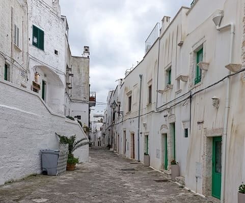Una bellissima via di Ostuni.