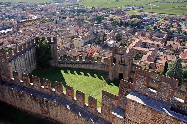 Panorama dall'alto del Castello di Soave.