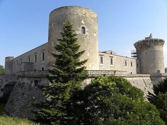 Una splendida veduta del Castello di Venosa.